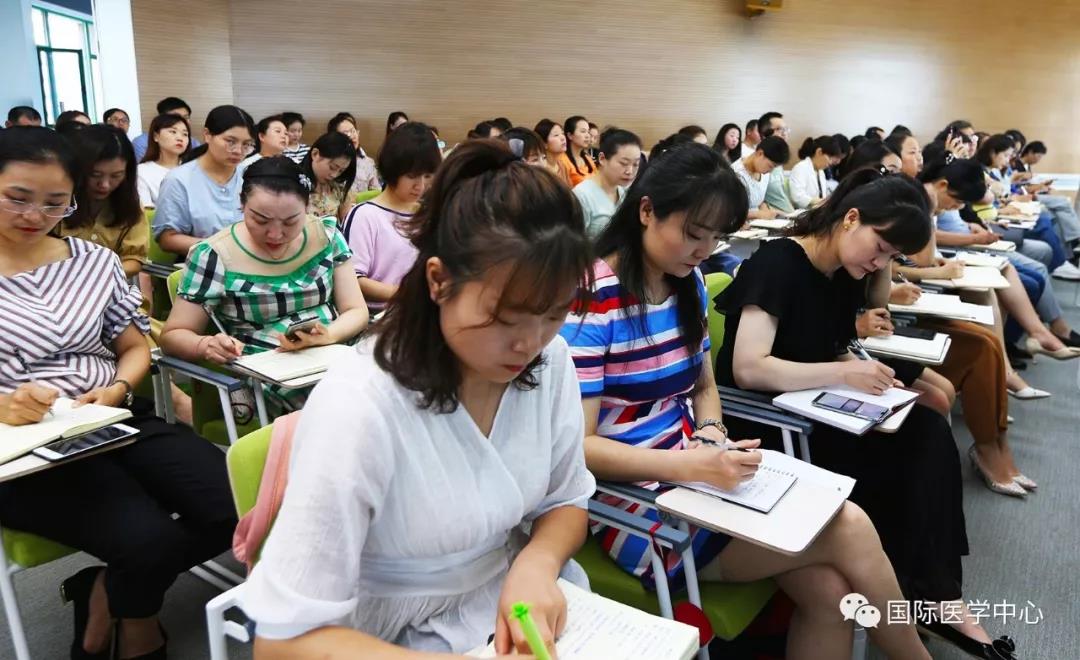 西安國際醫(yī)學(xué)中心舉辦為期兩天的科主任、護士長培訓(xùn)