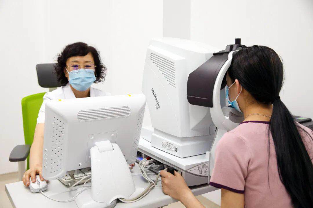 眼睛干澀、看不清字？ 快來這里檢查