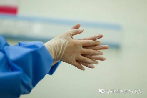 49秒！她的手，已接種了13230人
