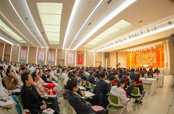 接續(xù)奮斗啟新篇！這場總結(jié)表彰大會奮進感滿滿